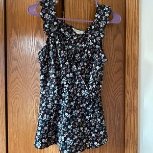 Cute sheer blouse tie side flowy bottom hard to get good pics